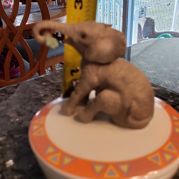 Lenox baby elephant music Box - Picture 12 of 17